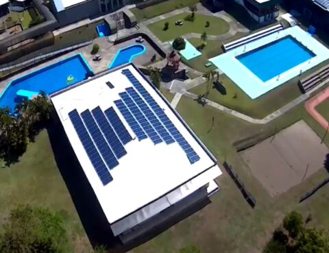 Empresa con paneles solares