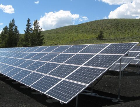 Finca solar con paneles fotovoltaicos